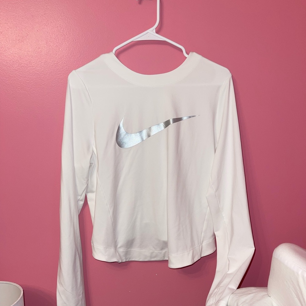 NWOT Nike cropped long sleeve